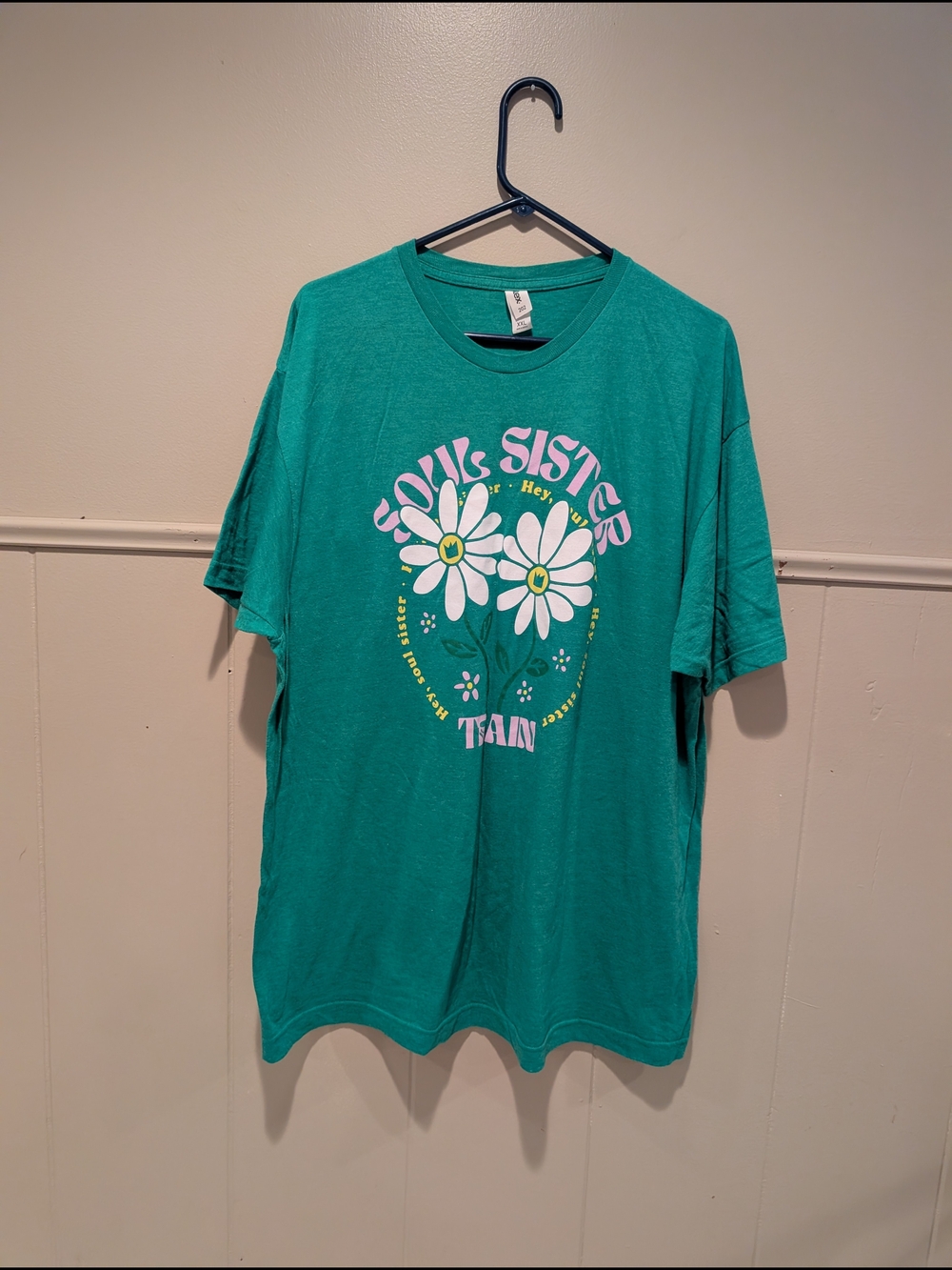 Train Green 'Soul Sister' Graphic Tee with Daisies - Unbranded